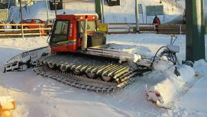 800px-Stok_narciarski_w_Przemy%C5%9Blu_-_Ratrak